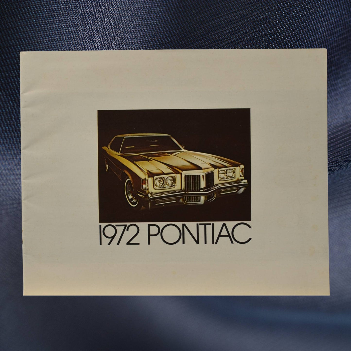 1972 Pontiac dealer brochure front cover with Grand prix