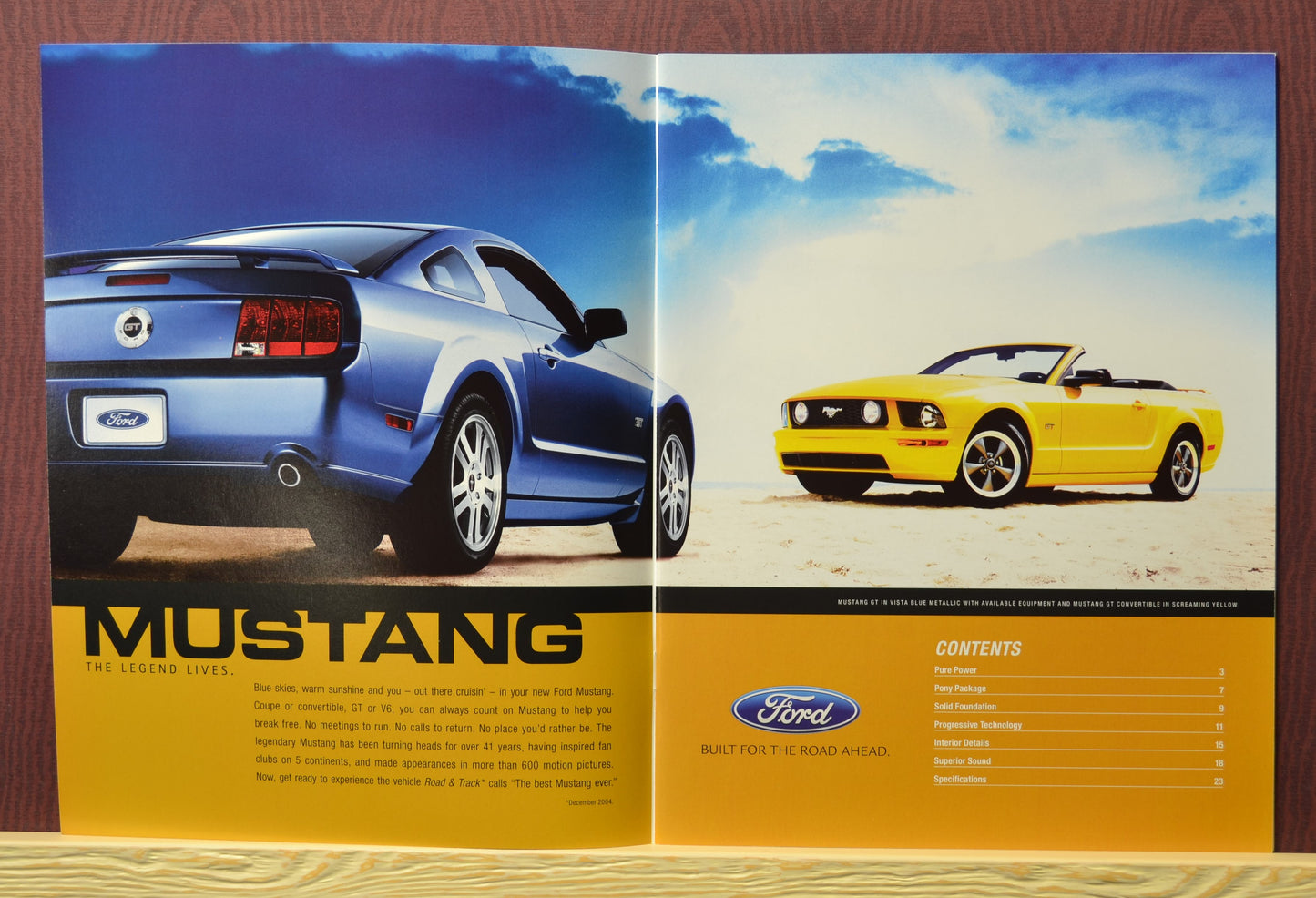 Interior pages of 2006 Mustang GT and V6 brochure