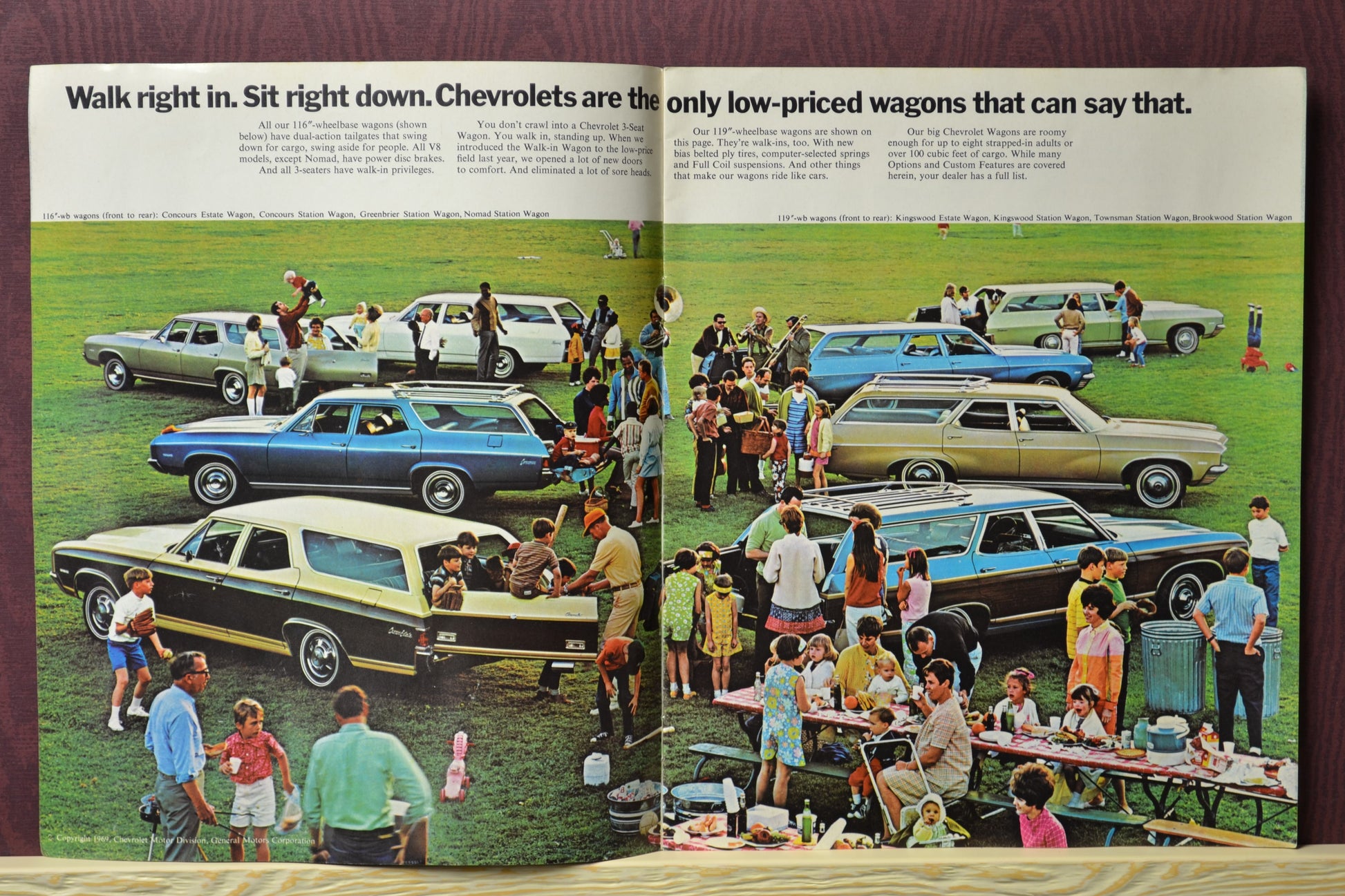 1970 Chevrolet Wagon Dealer Sales Brochure advertisement, walk right in