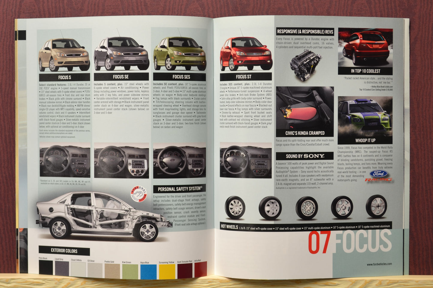 Interior Pages of 2007 Ford Car Brochure with Model Details and Focus Specs