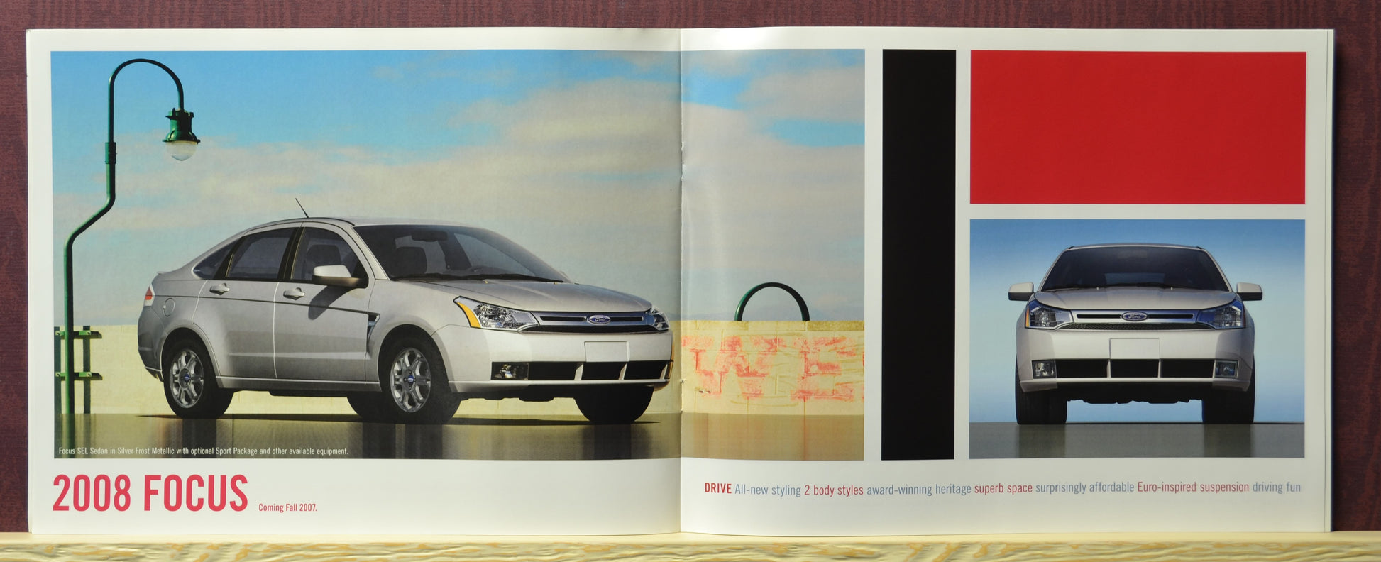 Interior pages of 2008 Ford Focus featured in sales brochure